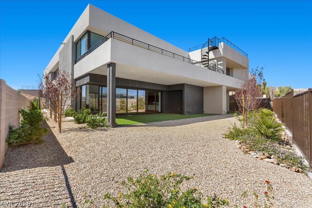 36 Rainbow Point Place