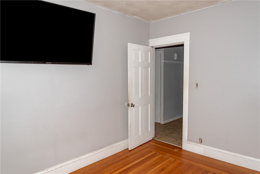 260 Grosvenor Avenue