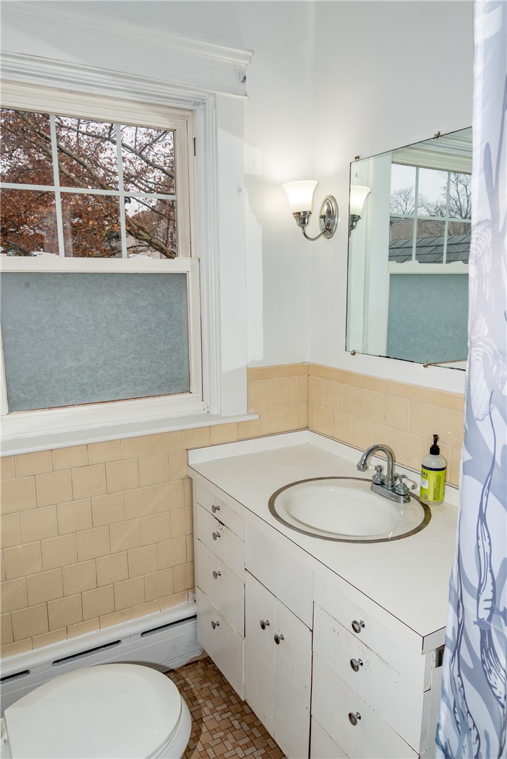 260 Grosvenor Avenue