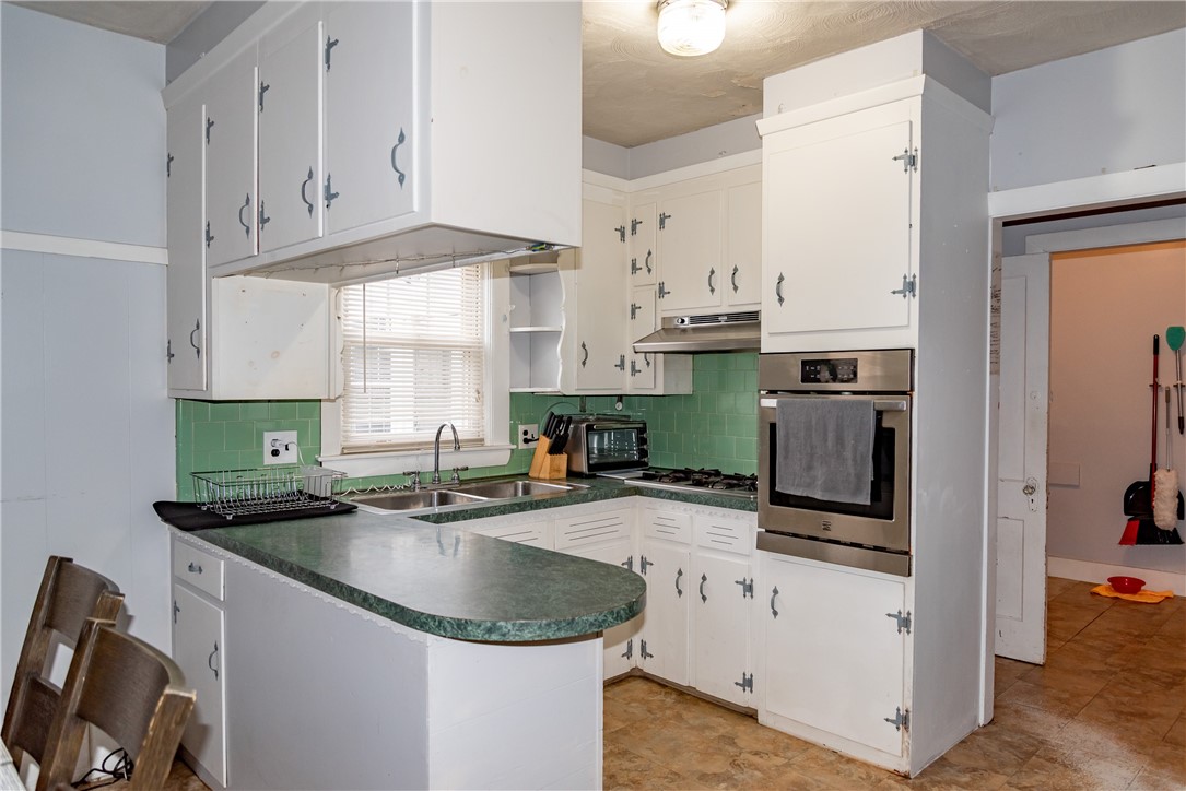 260 Grosvenor Avenue