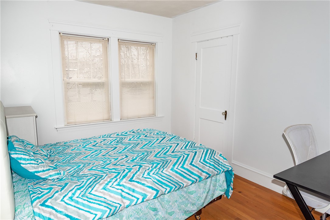 260 Grosvenor Avenue