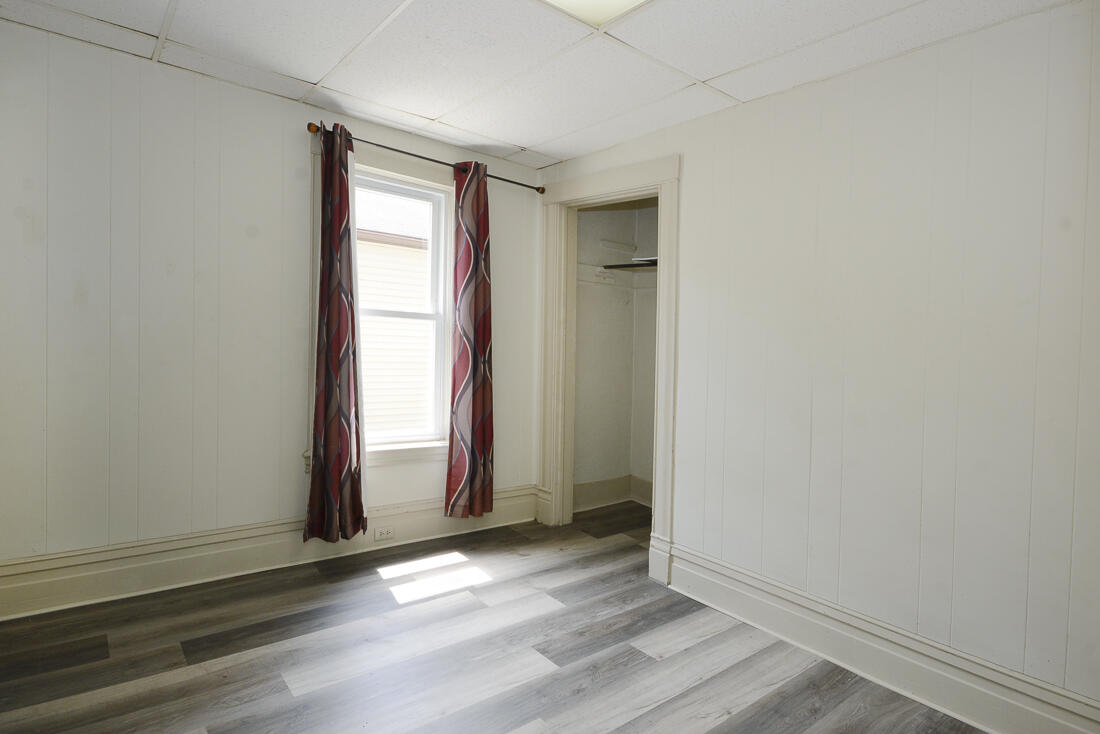 2032 S Burdick