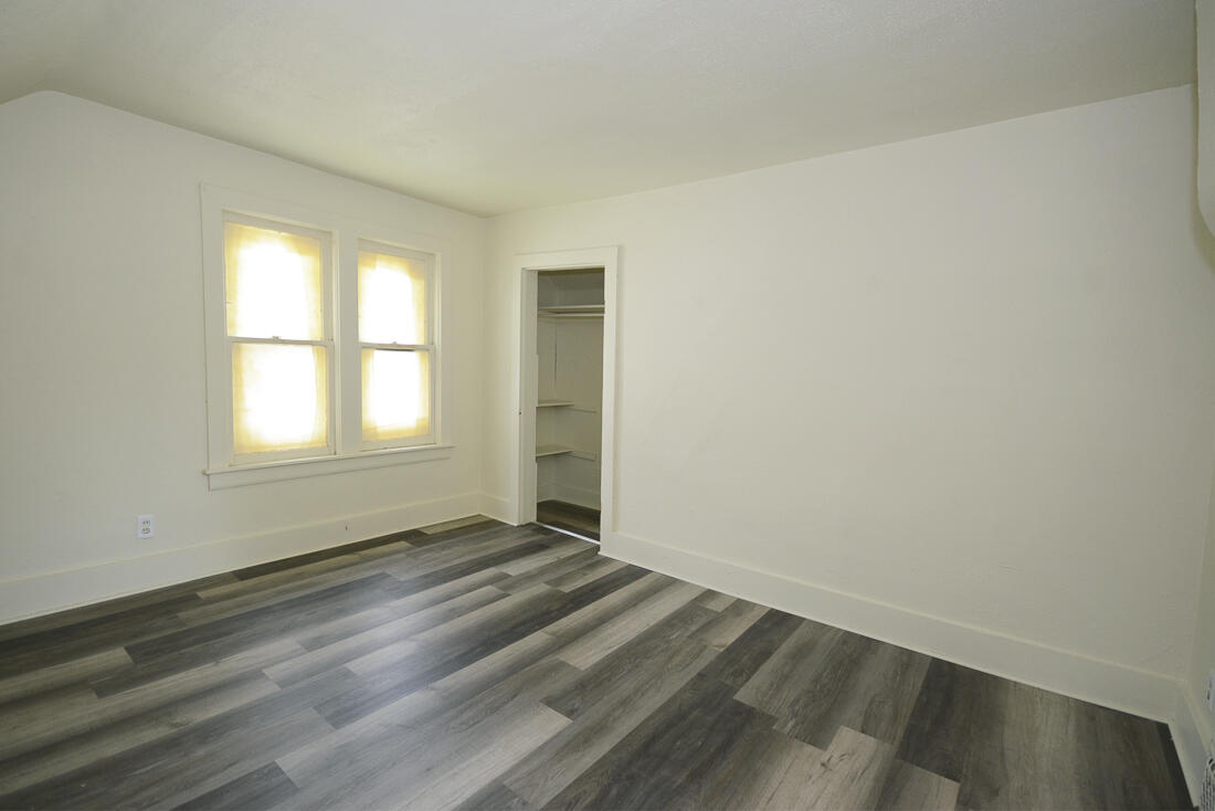 2032 S Burdick