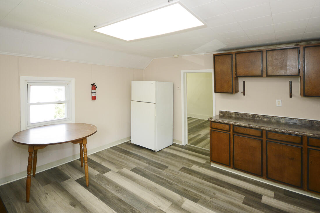 2032 S Burdick