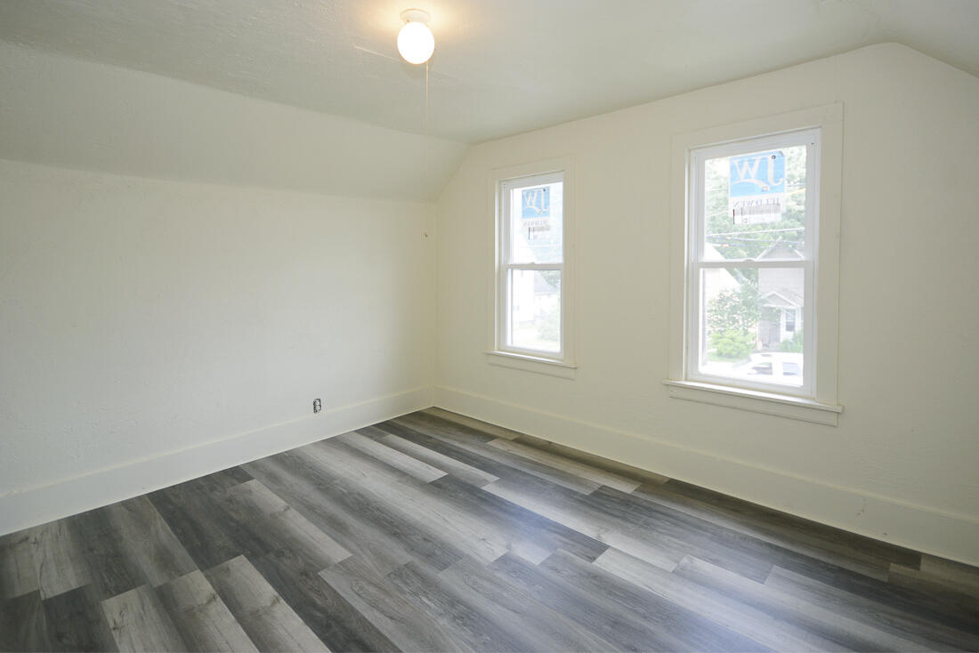 2032 S Burdick