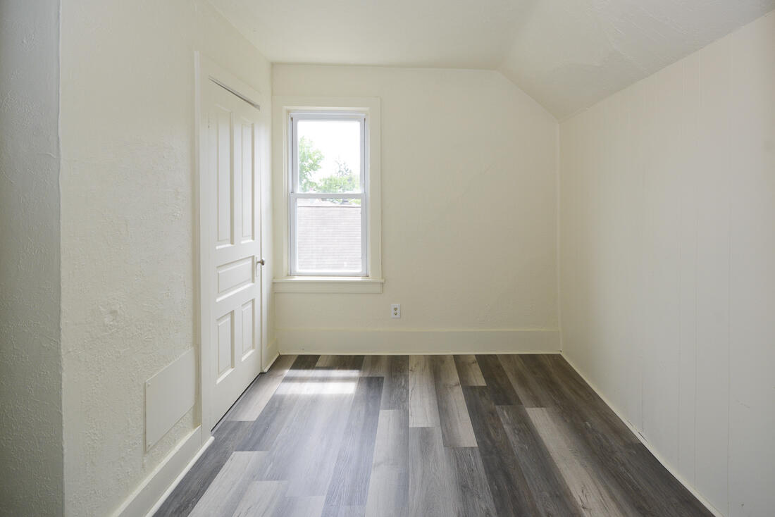 2032 S Burdick