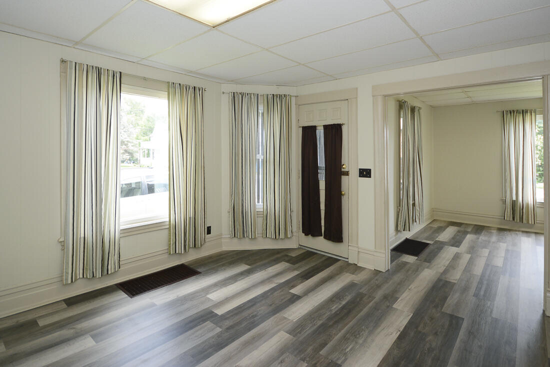 2032 S Burdick