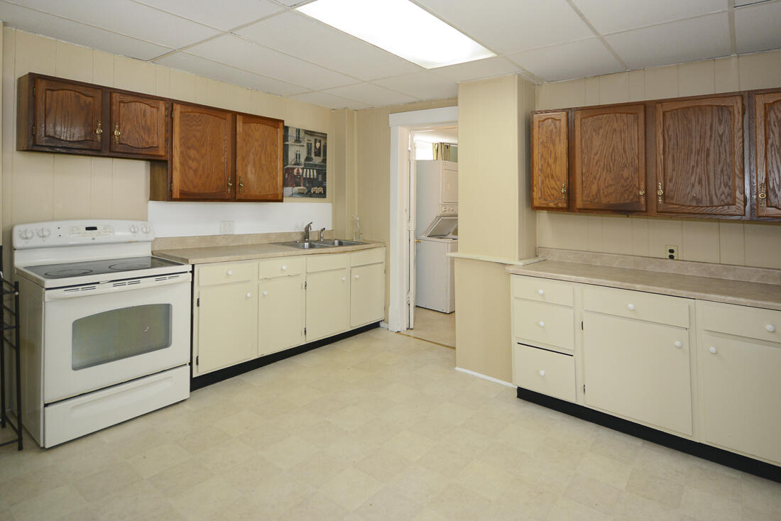 2032 S Burdick