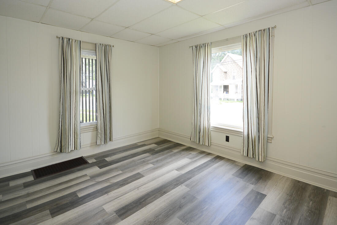 2032 S Burdick