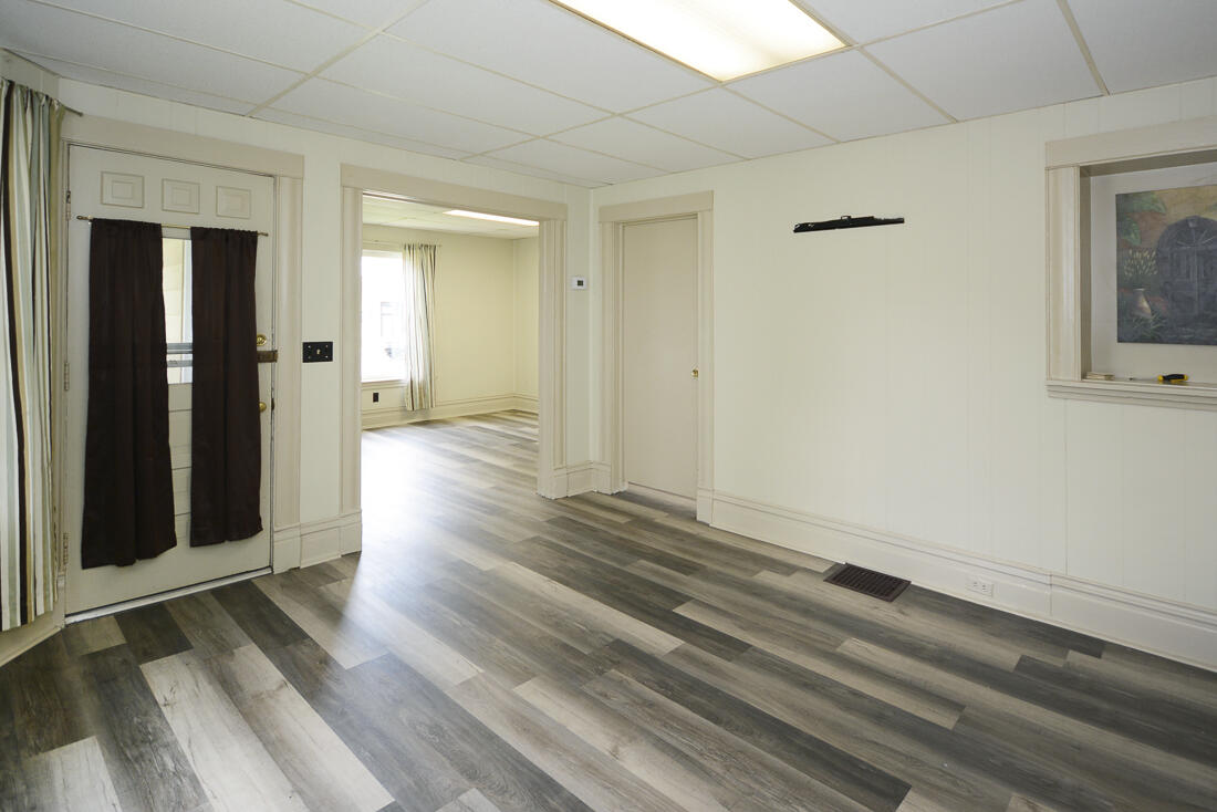 2032 S Burdick