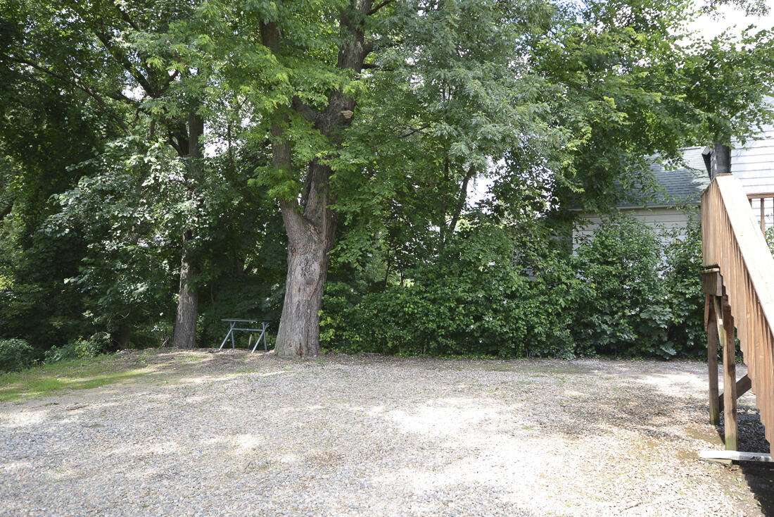 2032 S Burdick