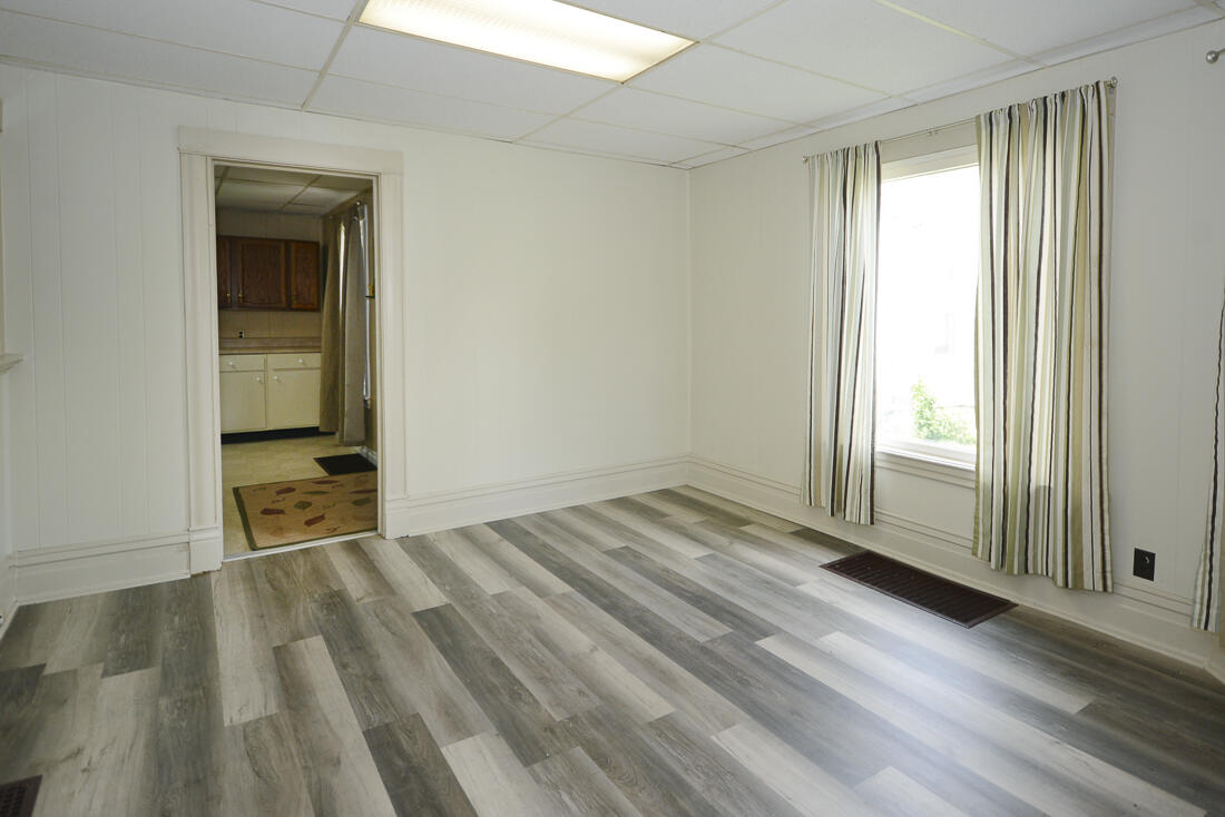 2032 S Burdick