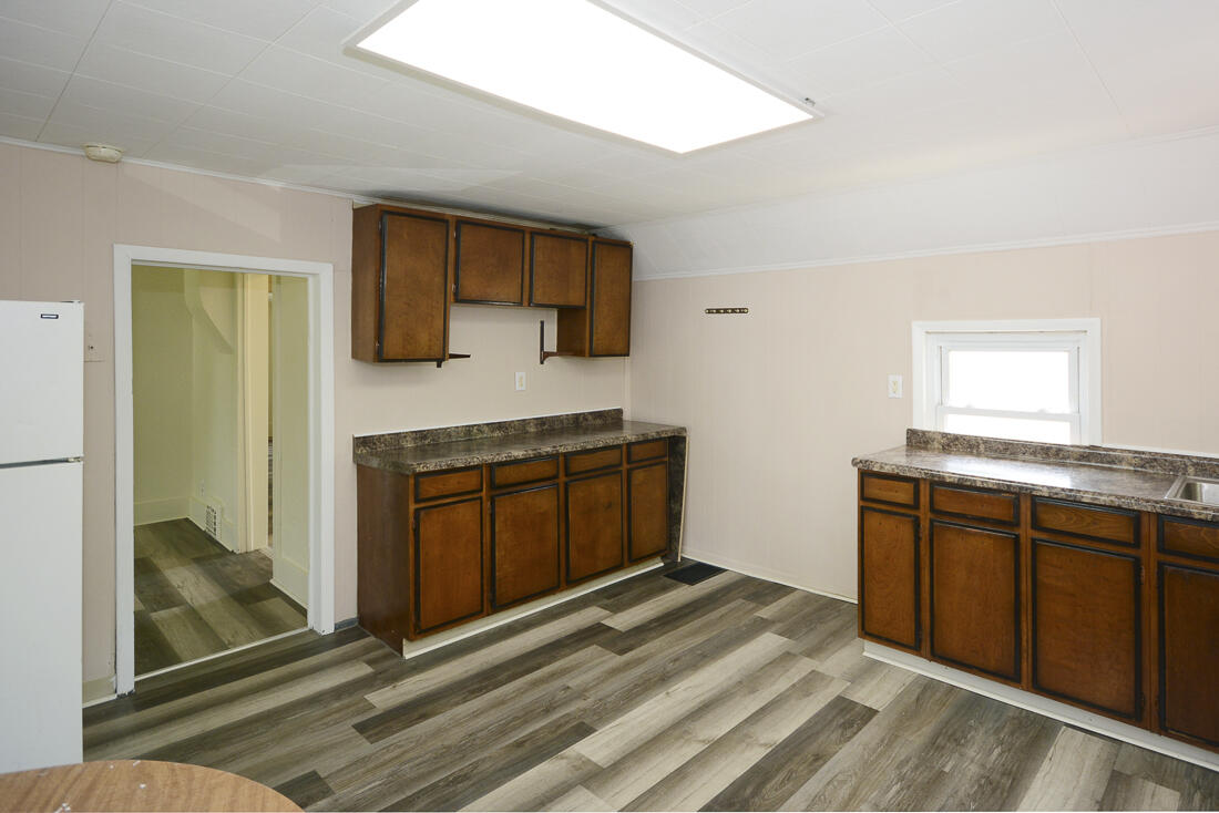 2032 S Burdick