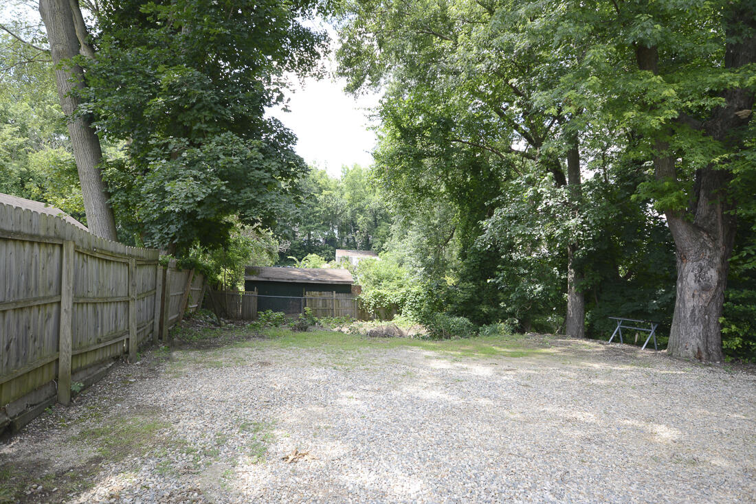 2032 S Burdick