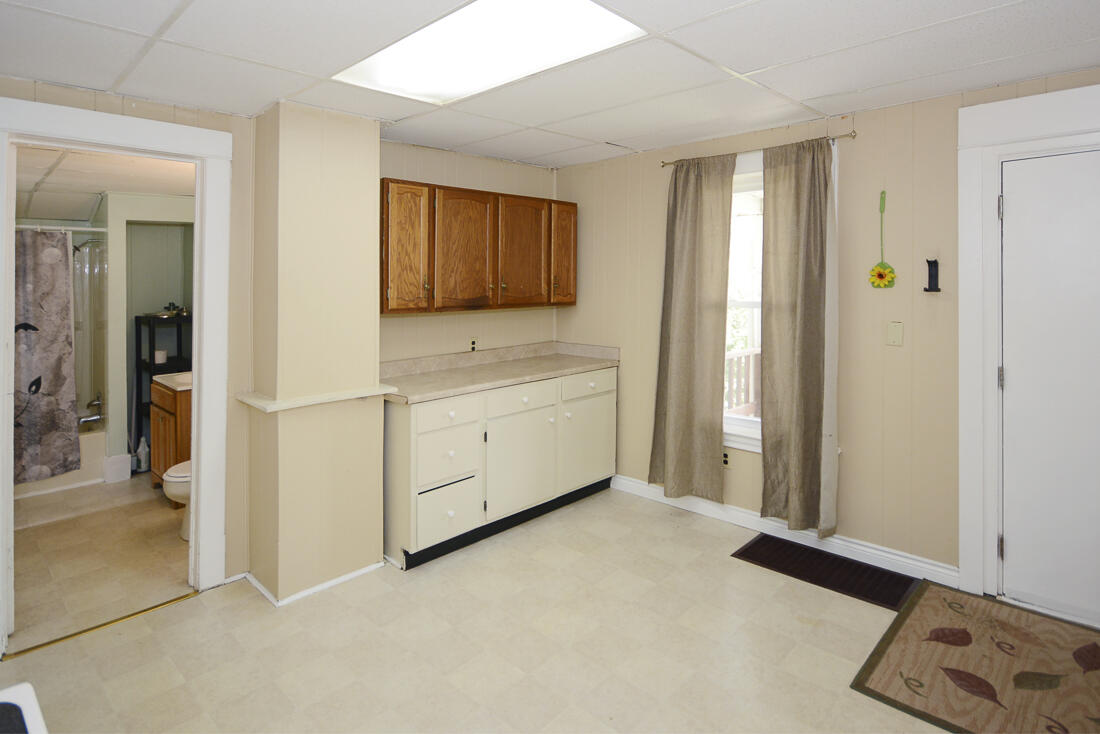 2032 S Burdick