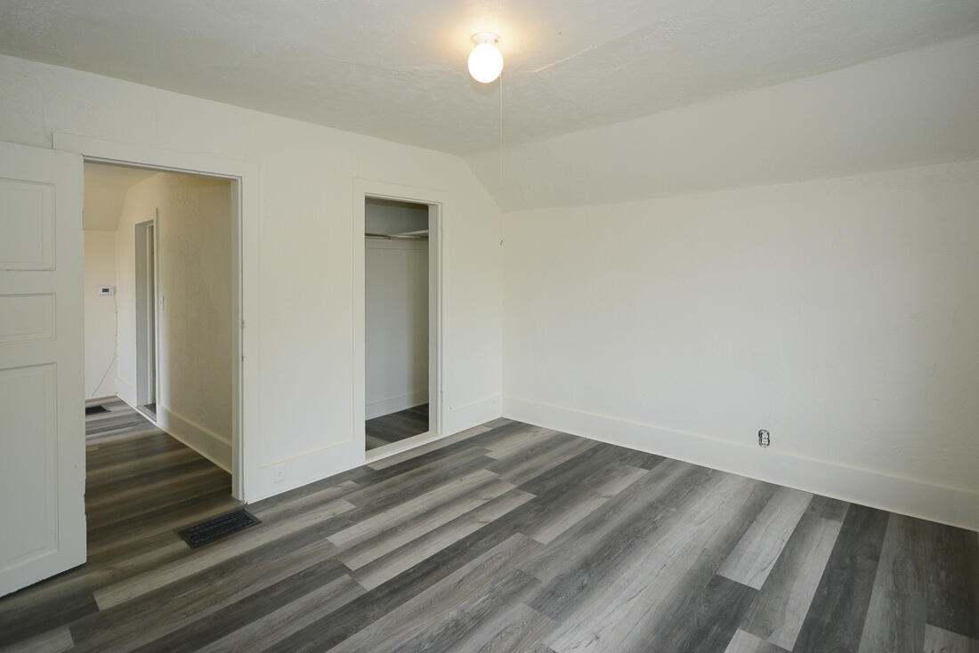2032 S Burdick