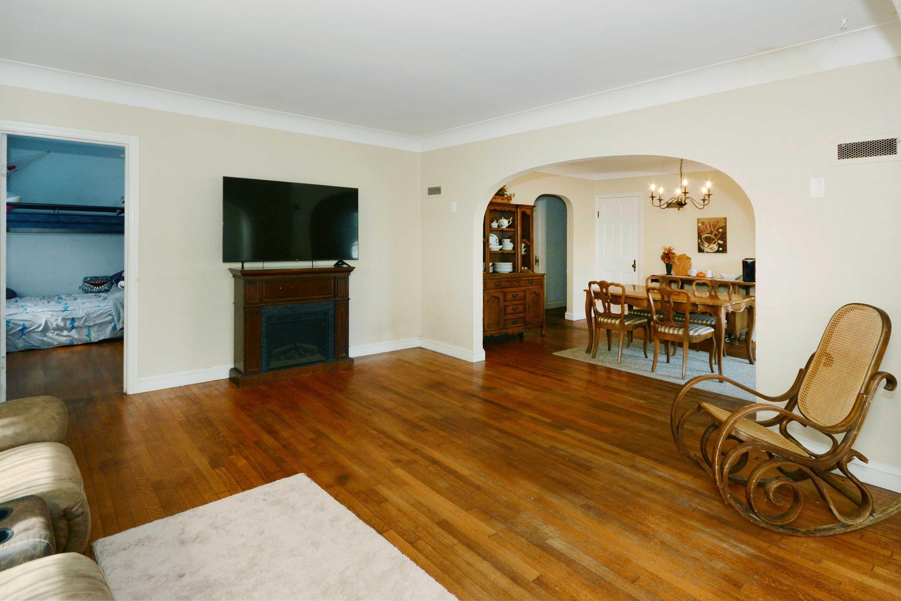 5287 Comstock Drive
