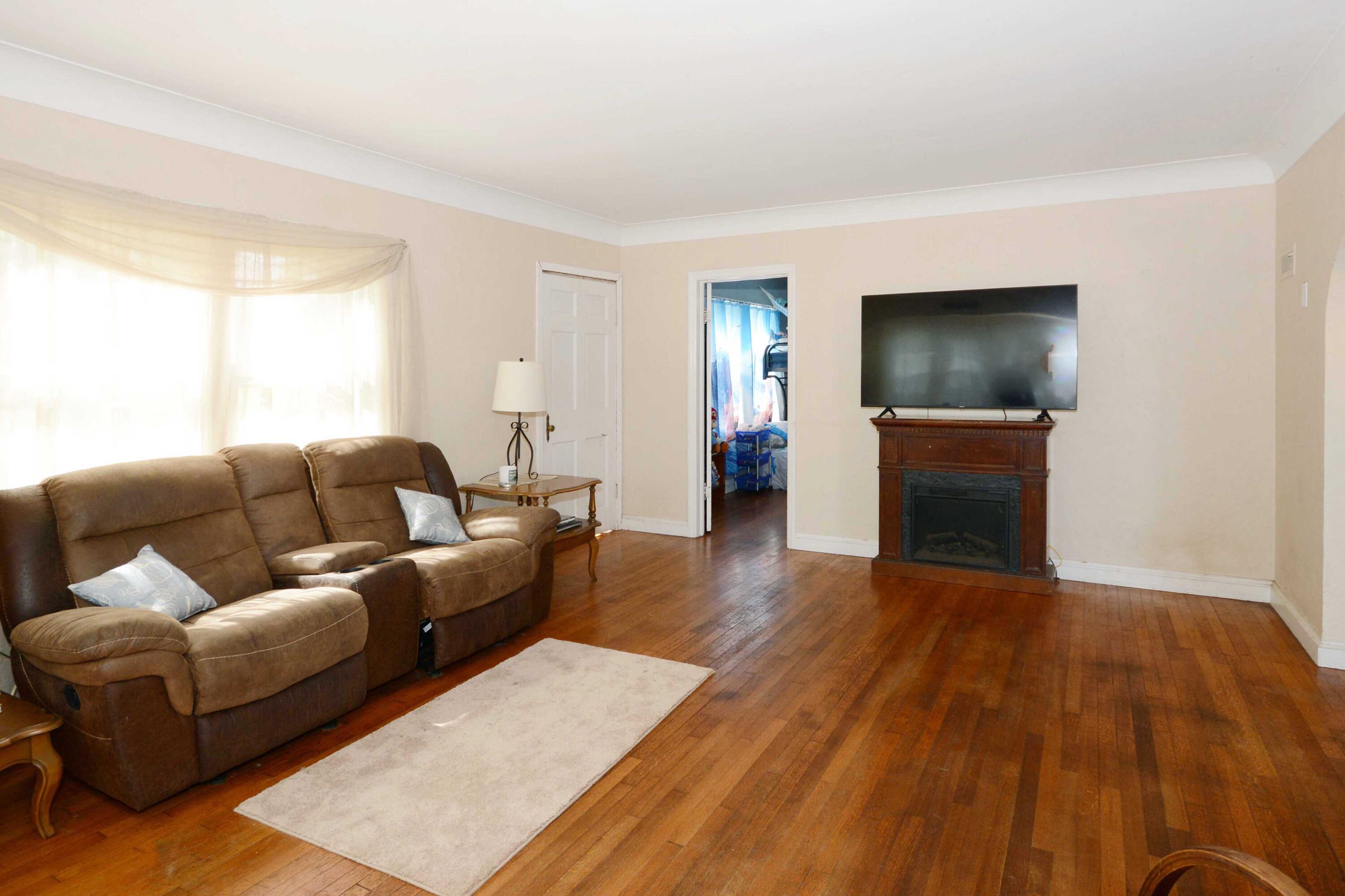 5287 Comstock Drive