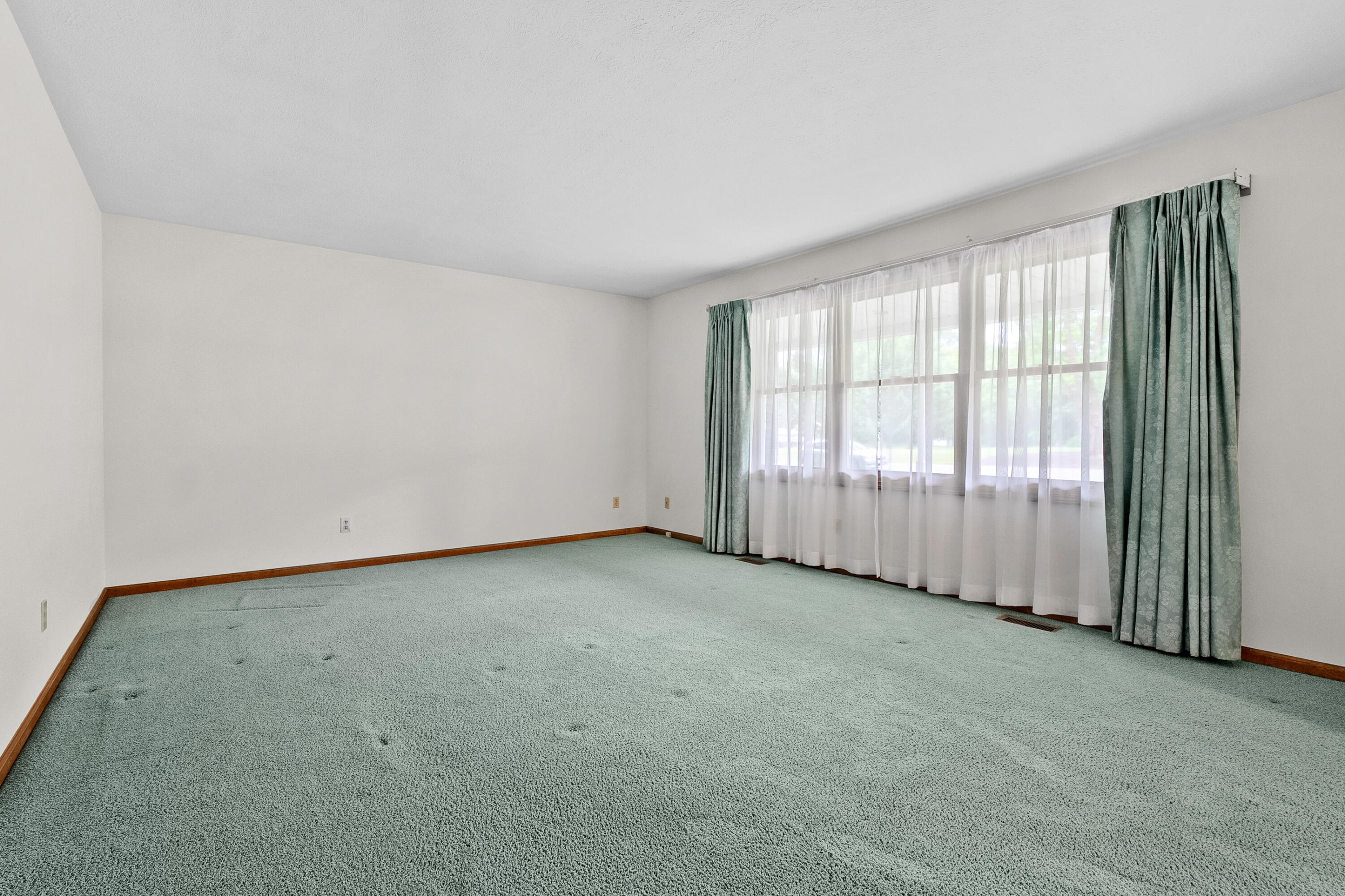 52135 Nancy Lane