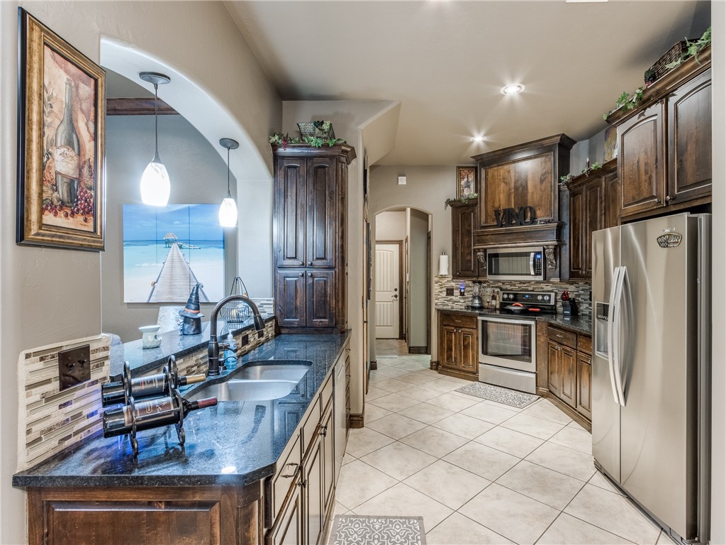6101 Bent Wood Drive