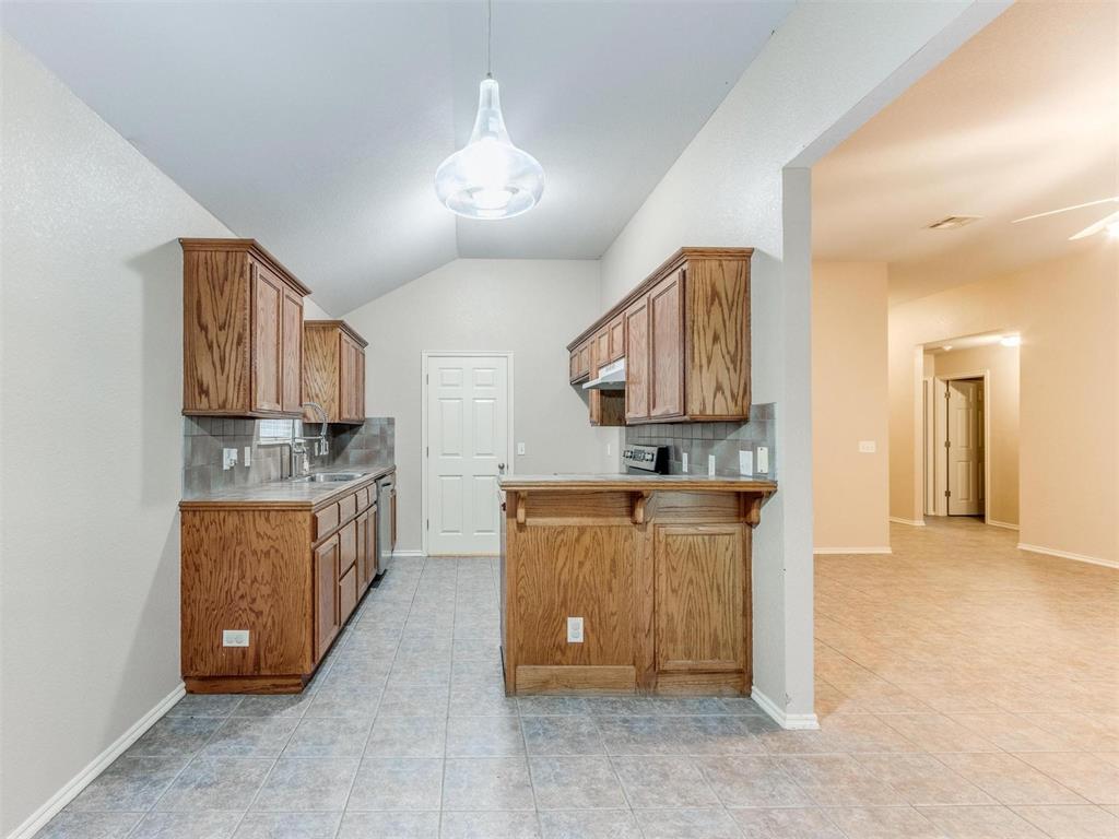 1820 Creekside Drive