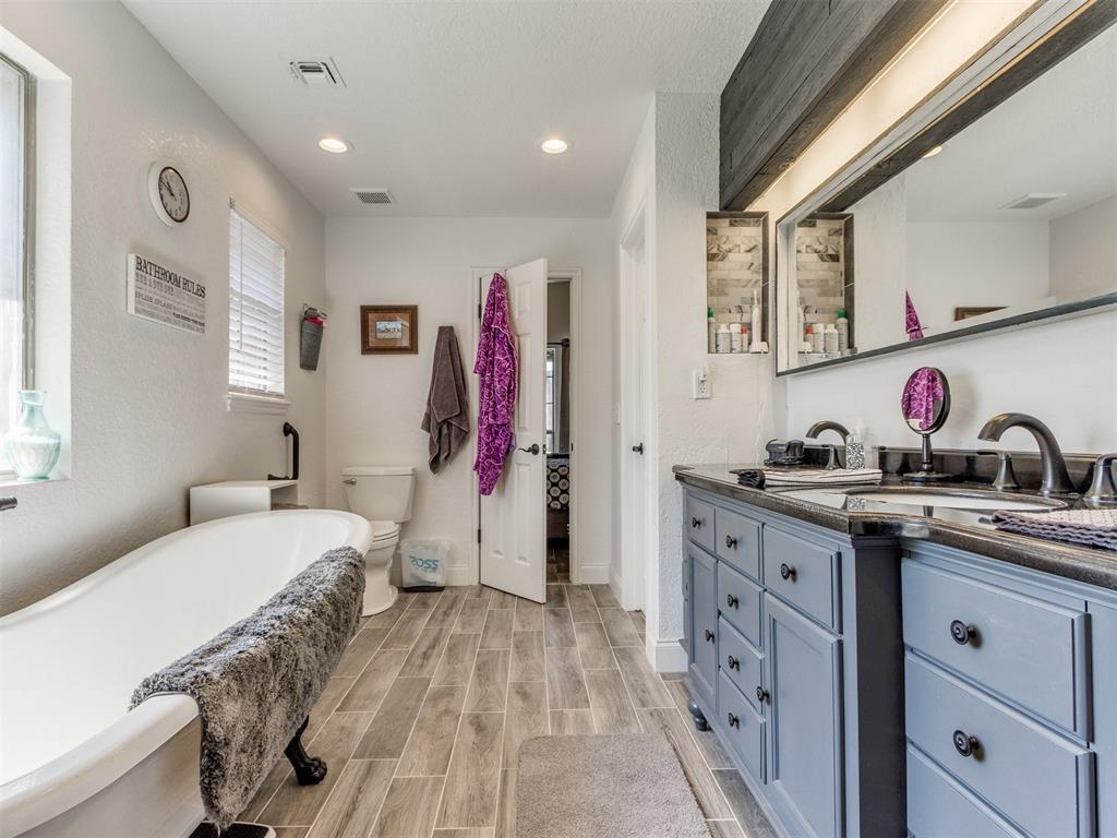913 NE 25th Court