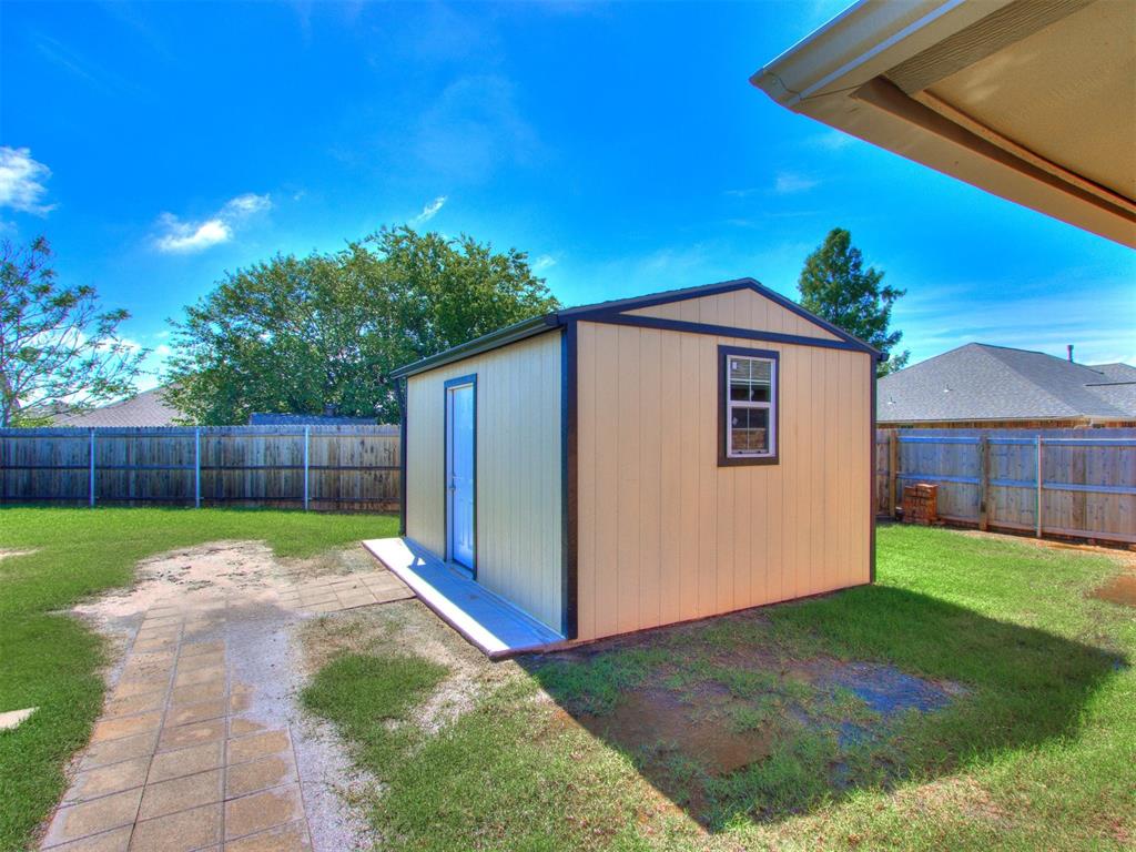 913 NE 25th Court