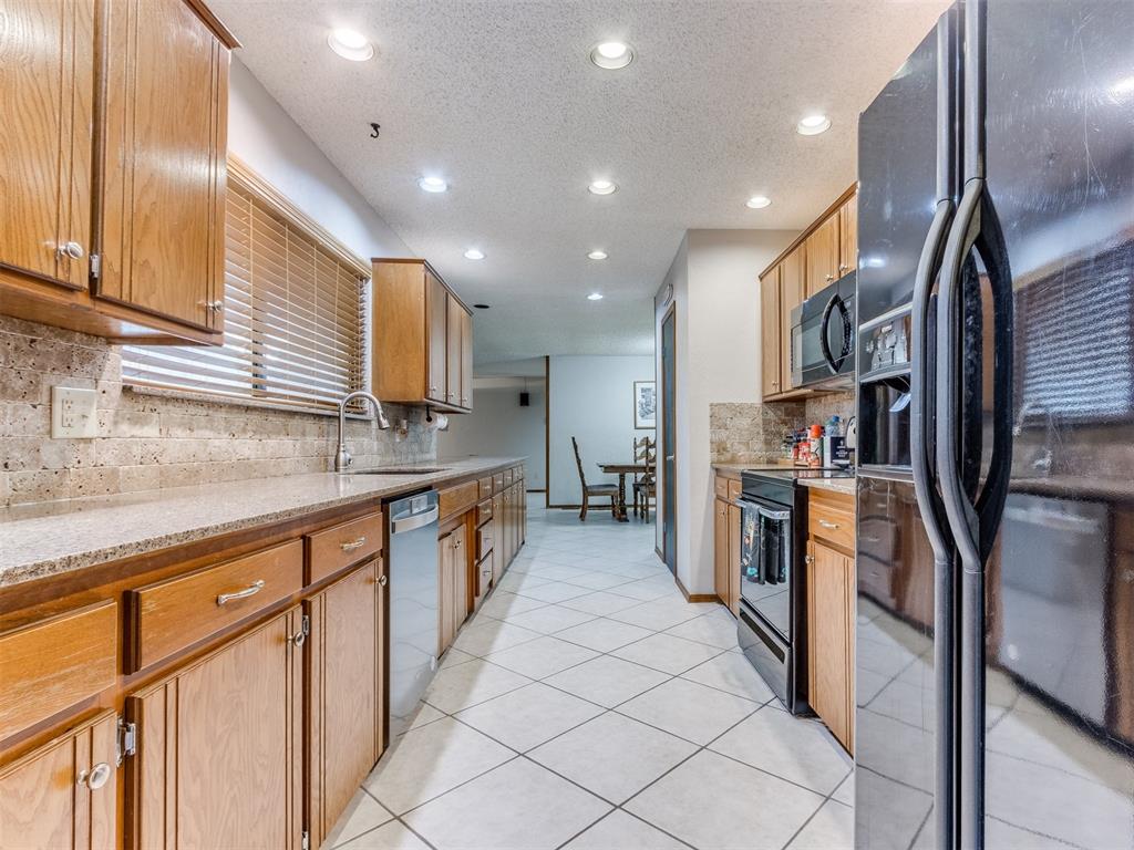700 S Willowood Drive