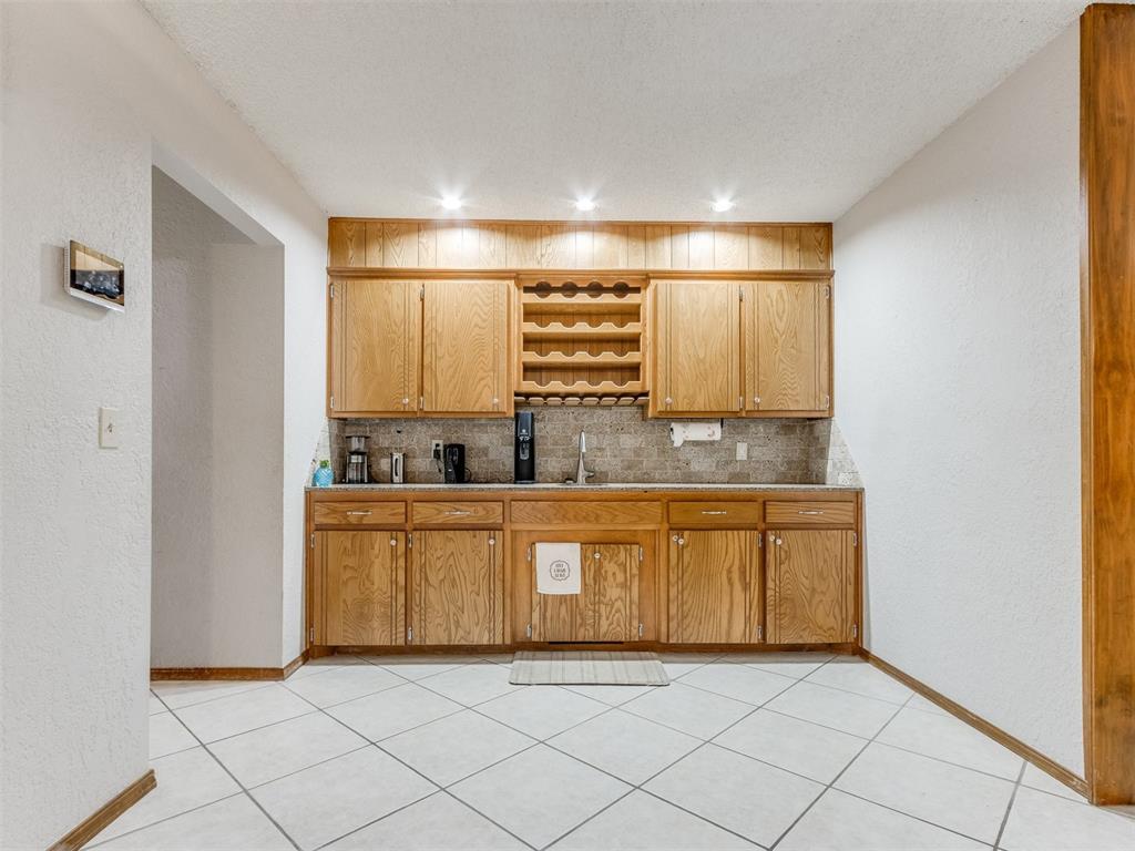 700 S Willowood Drive