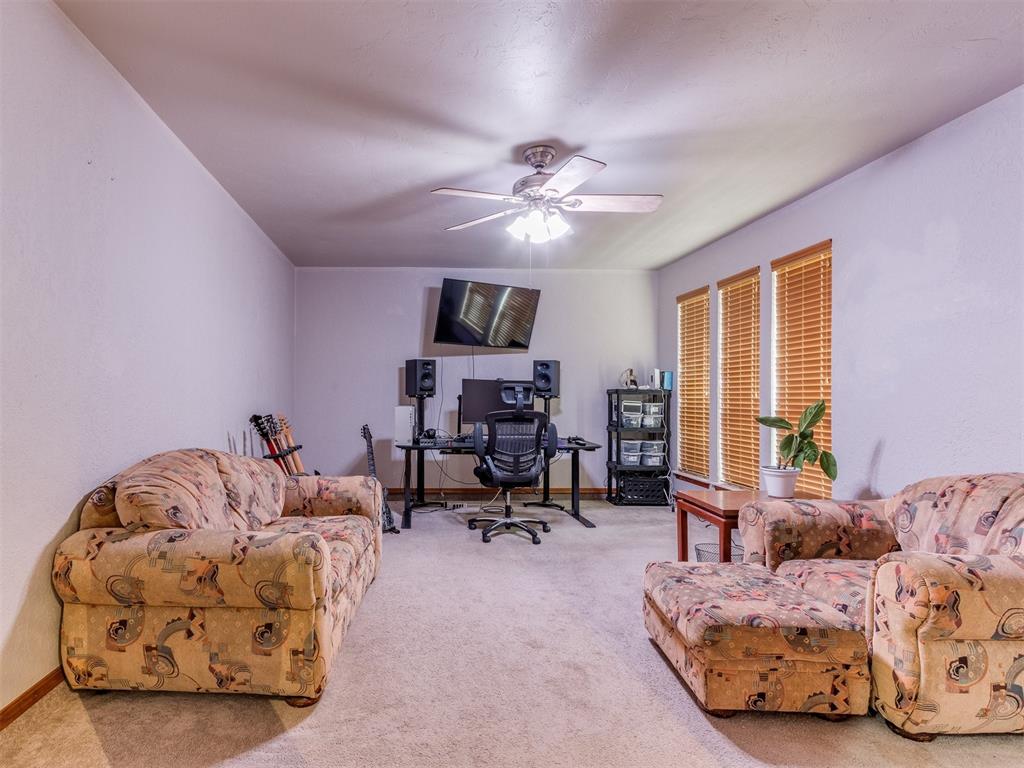 700 S Willowood Drive