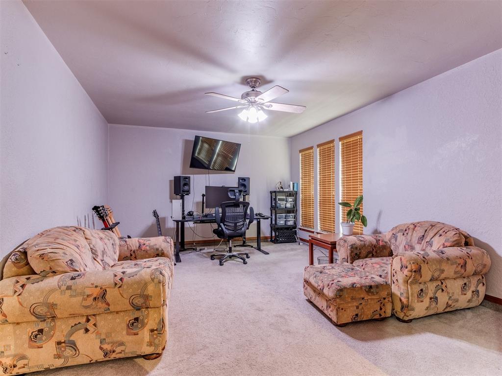 700 S Willowood Drive