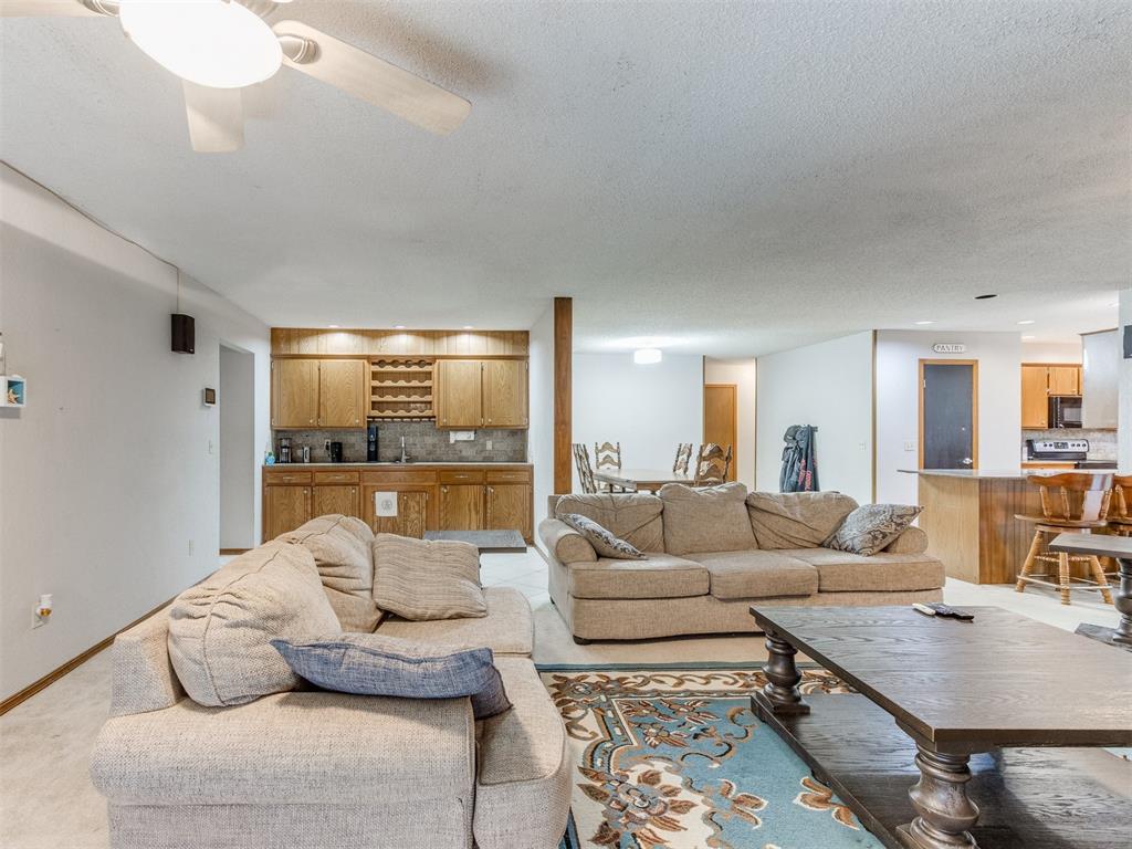 700 S Willowood Drive