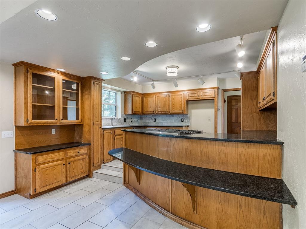 751 Kingsgate Road