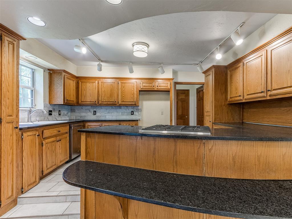 751 Kingsgate Road