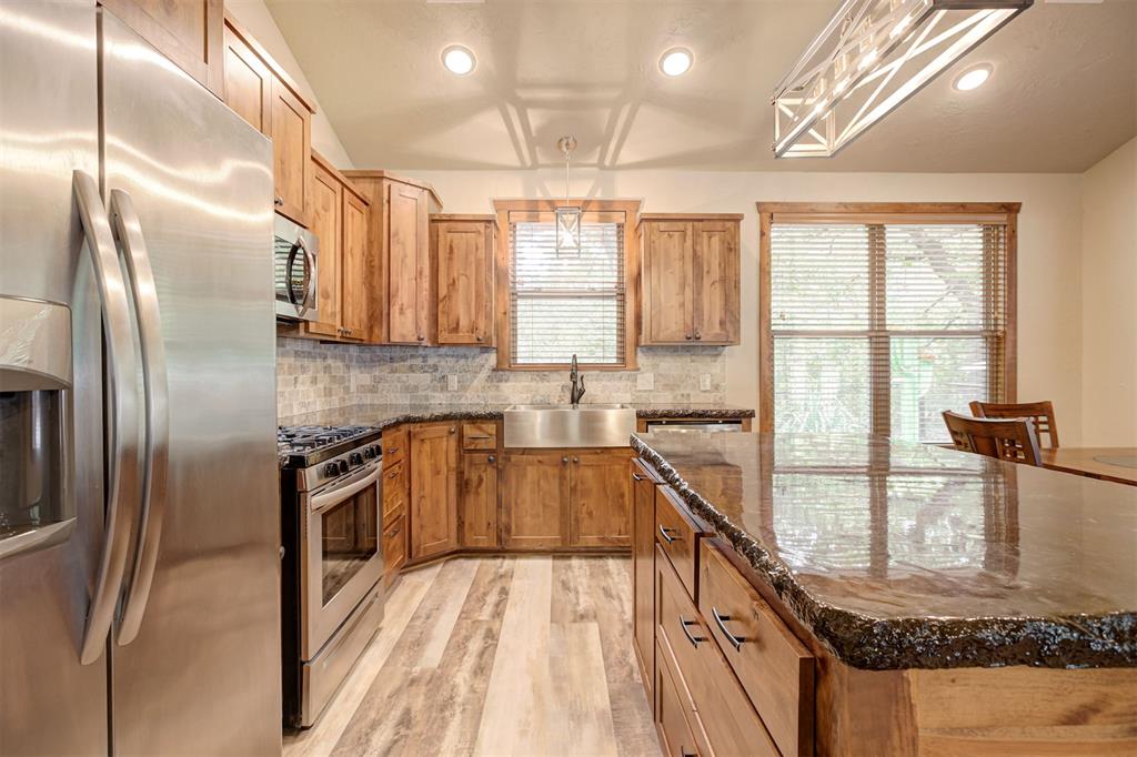 513 NW Eagles Landing Place