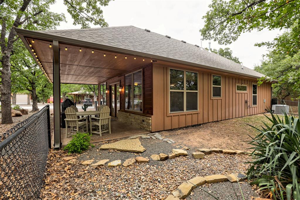 513 NW Eagles Landing Place