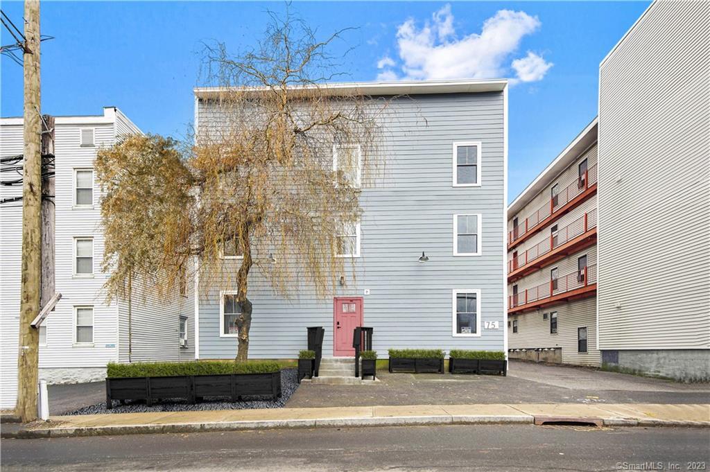 75 Henry Street 3West