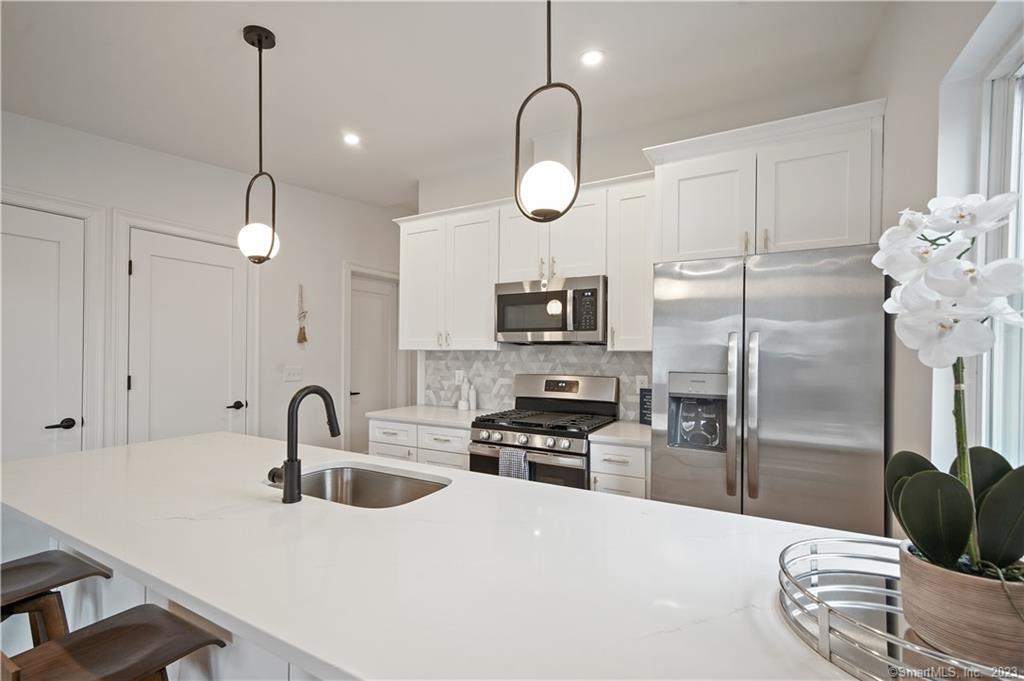 75 Henry Street 3West