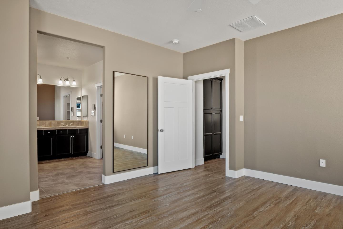 18599 Mcclellan Circle