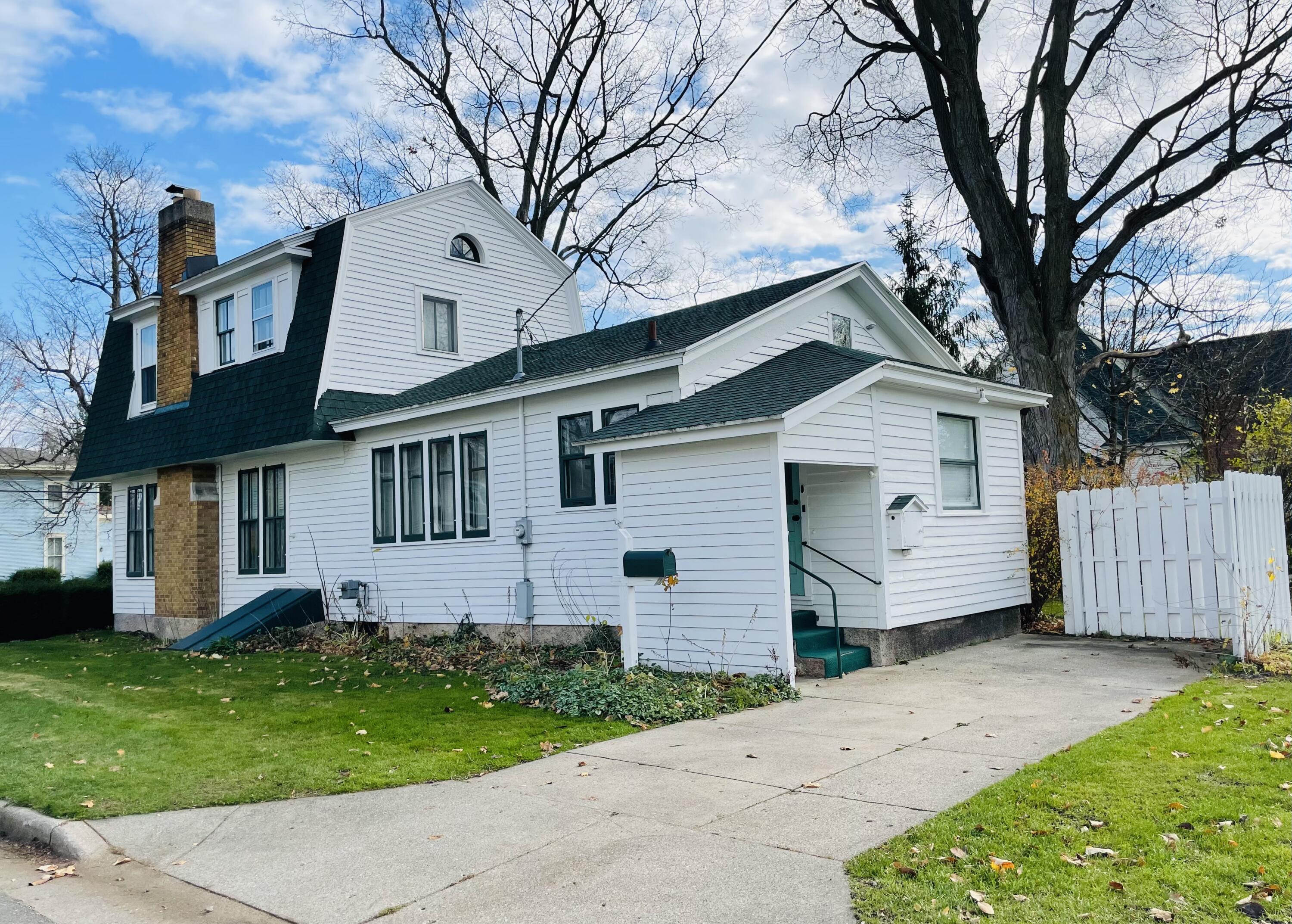 424 Lincoln Lake Avenue
