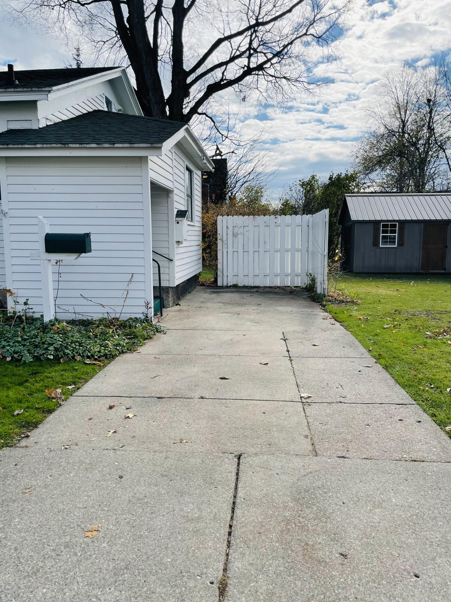 424 Lincoln Lake Avenue