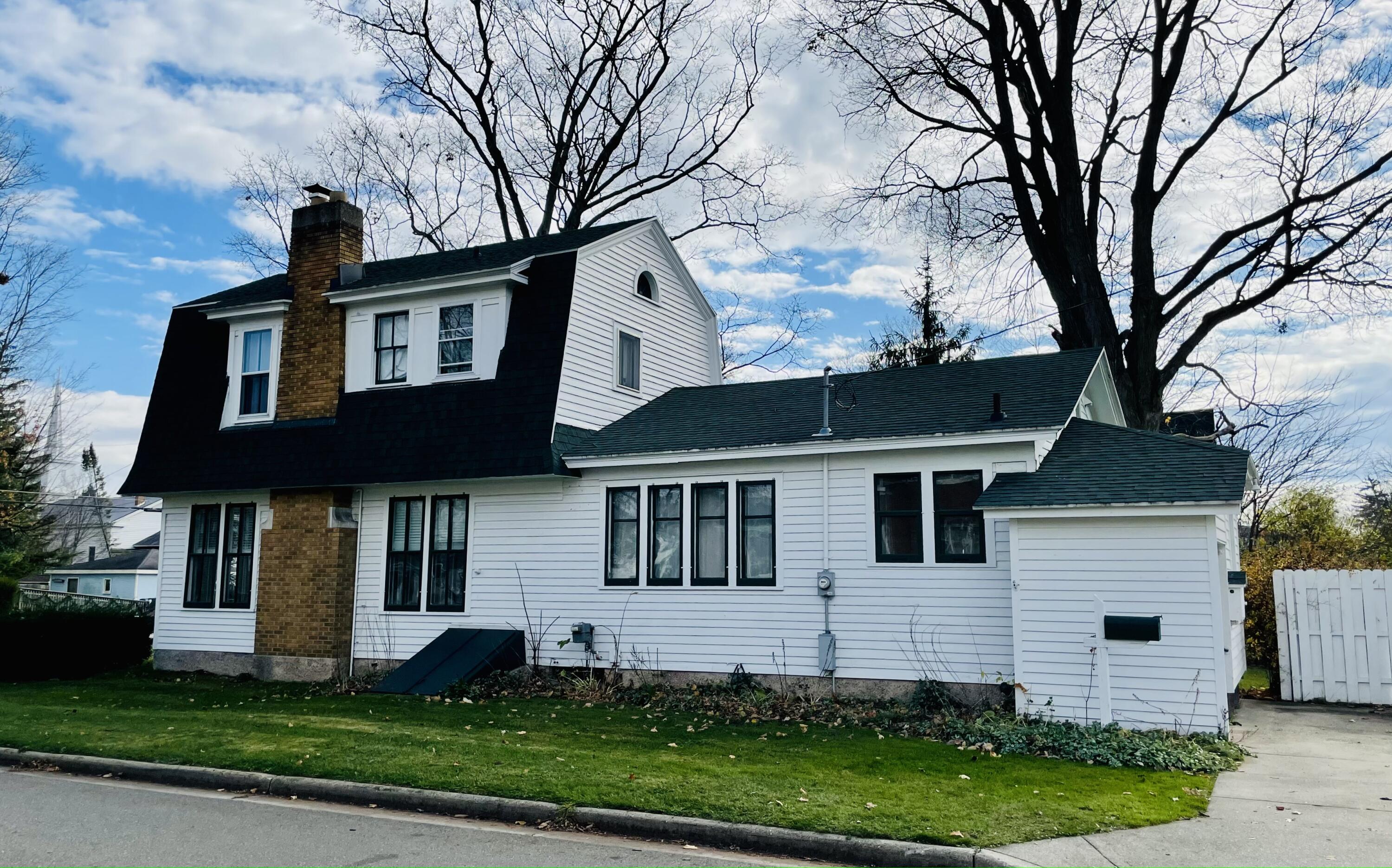 424 Lincoln Lake Avenue