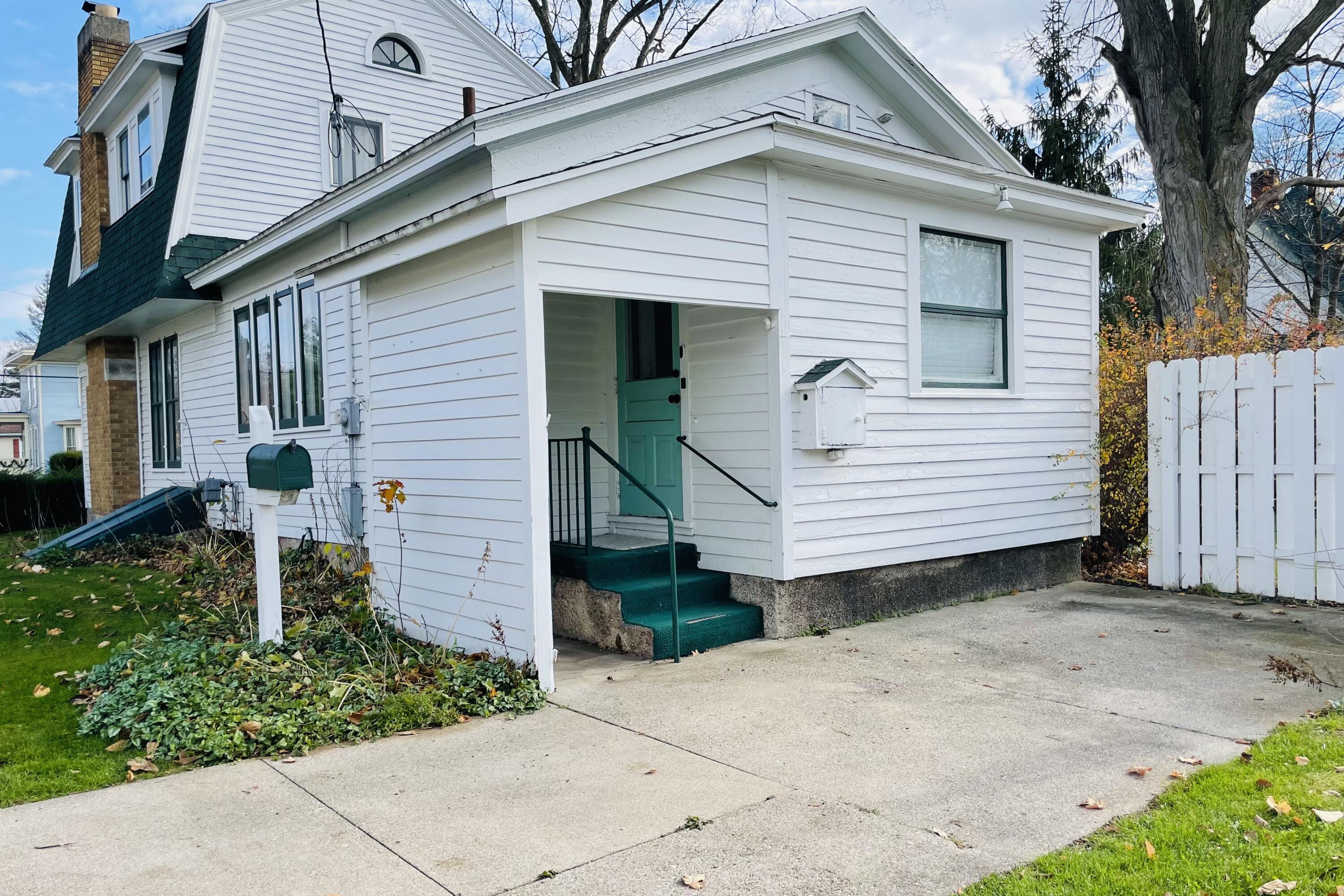 424 Lincoln Lake Avenue