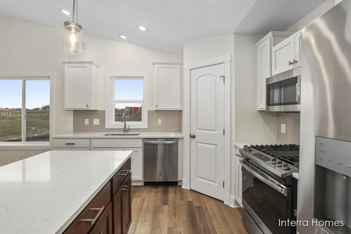 3789 Highbury Drive, 5