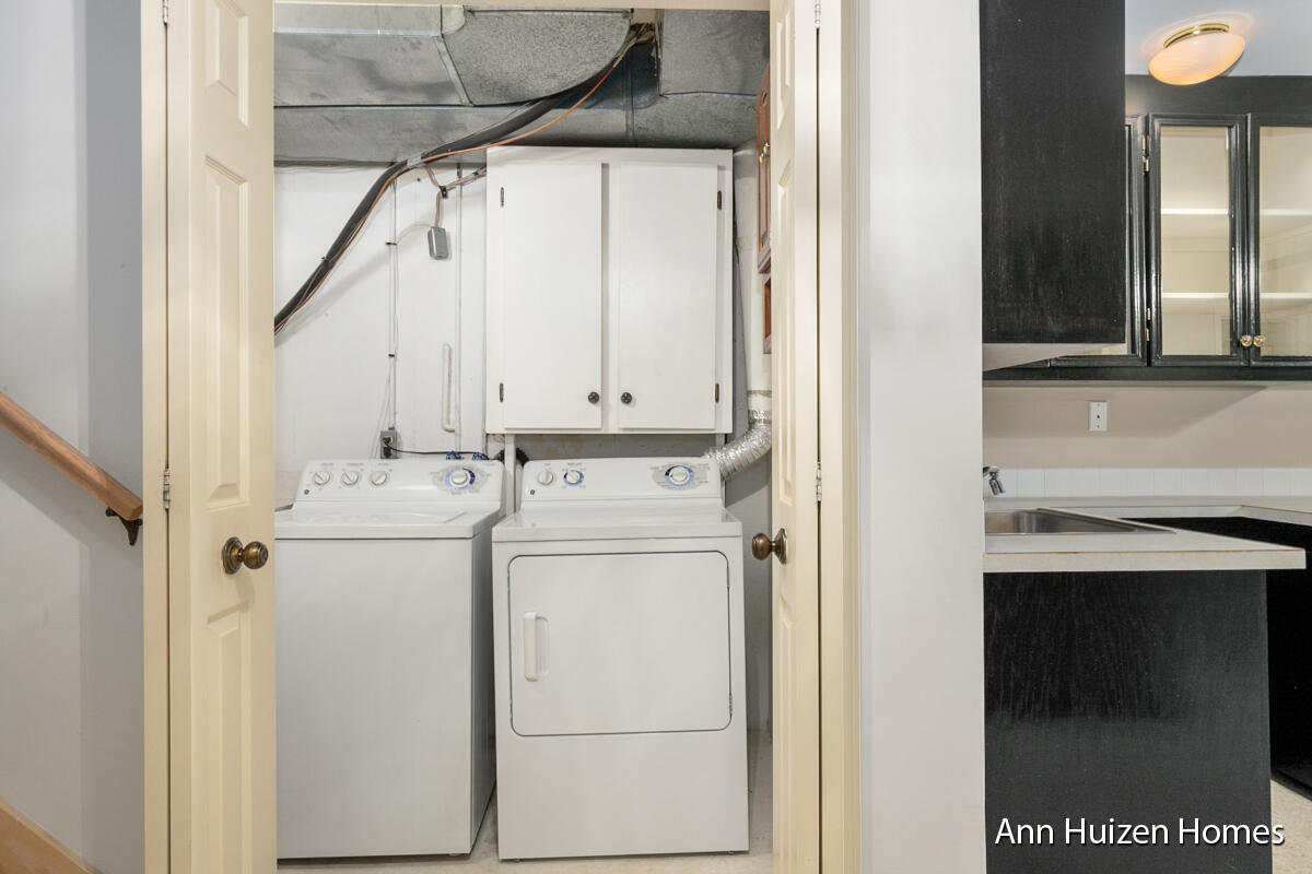 2722 Sandstone Terrace NE