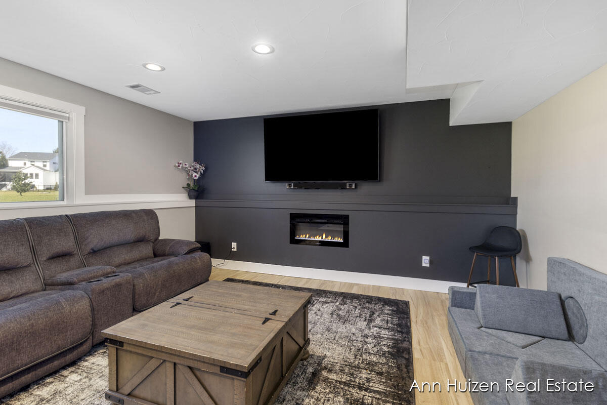 6841 Alward Drive