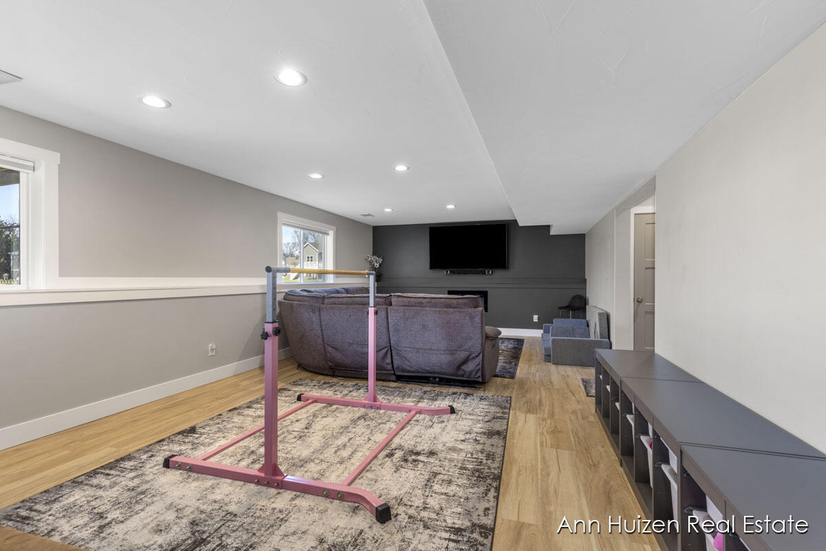 6841 Alward Drive