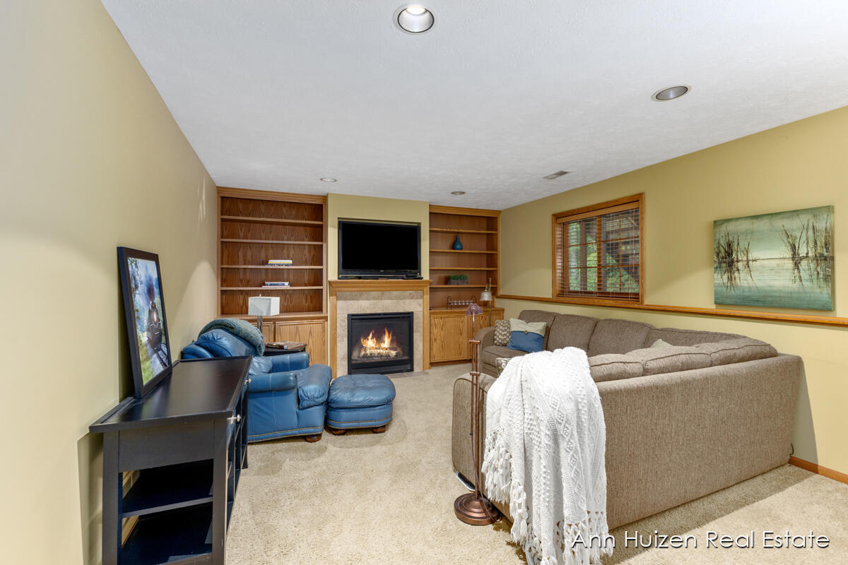 4310 Crest Creek Court SW