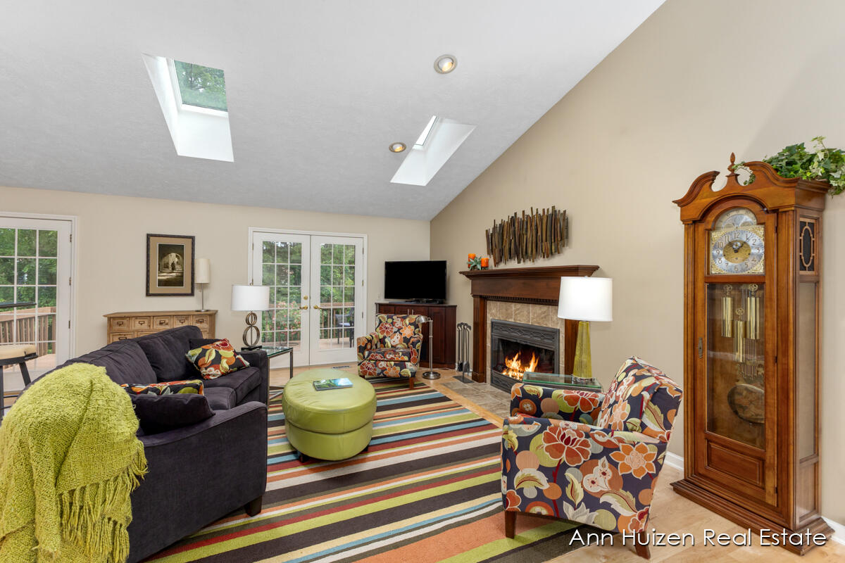 4310 Crest Creek Court SW