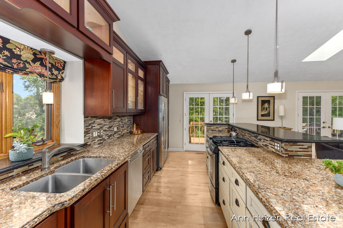 4310 Crest Creek Court SW